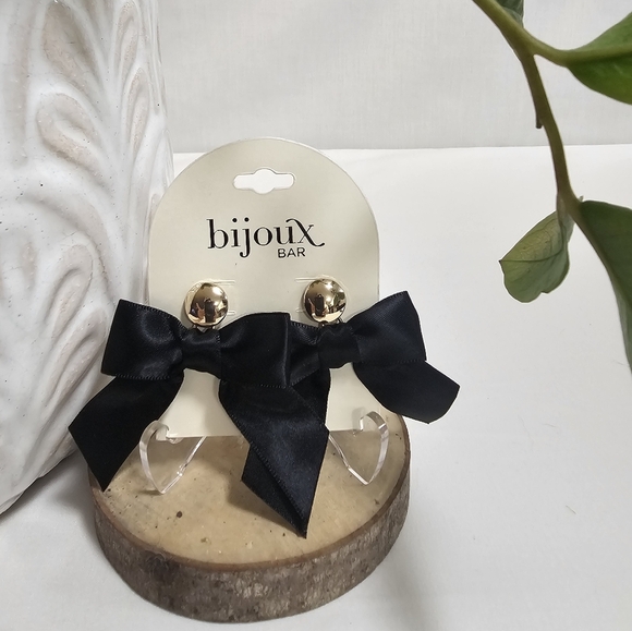 Bijoux Bar Earring Duo – Black Bow & Pearl Drop Statement Earrings NWT - Picture 2 of 5